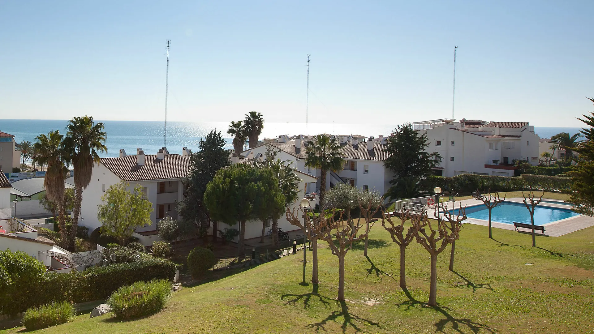 Family Pool And Beach Sitges 0*,